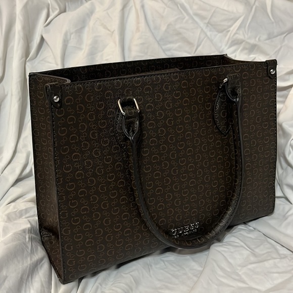 GUESS handbag - Picture 2 of 6
